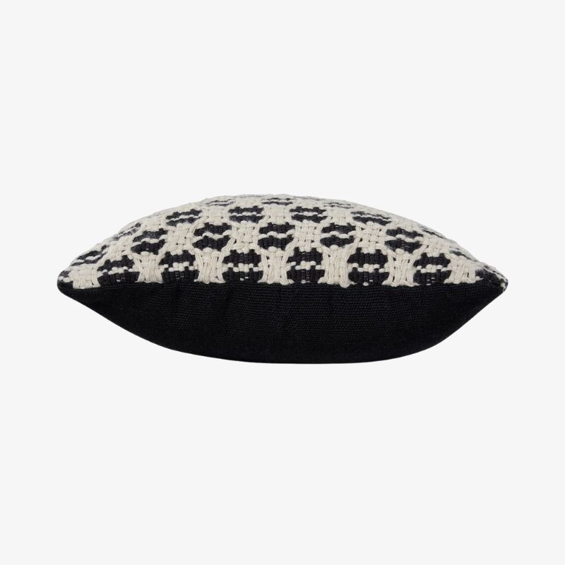 Cojín negro Bealer - Image 3