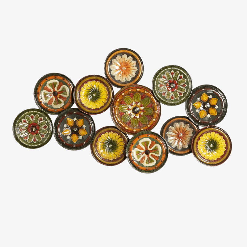 Platos de metal multicolor